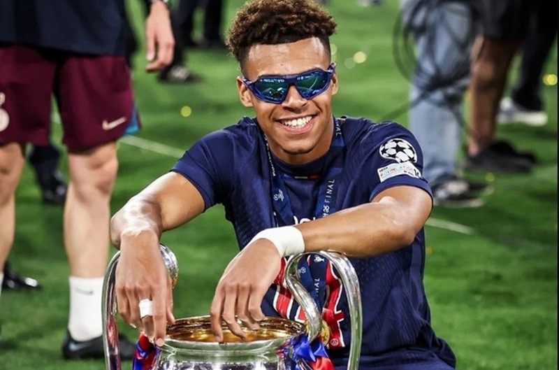 psg-1752806765.jpg