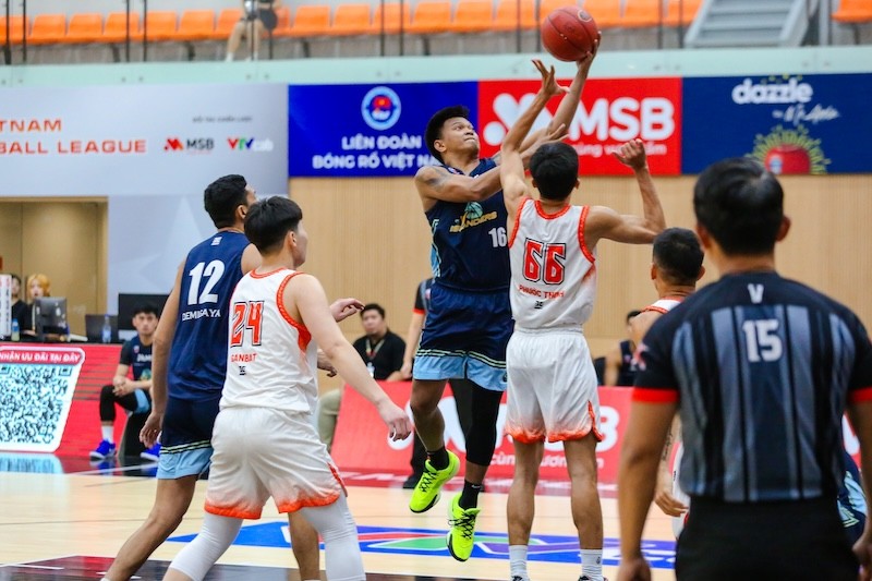 cac-cau-thu-v-islanders-thi-dau-no-luc-va-gan-ket-o-lan-thu-3-doi-dau-voi-danang-dragons-1753060670.JPG