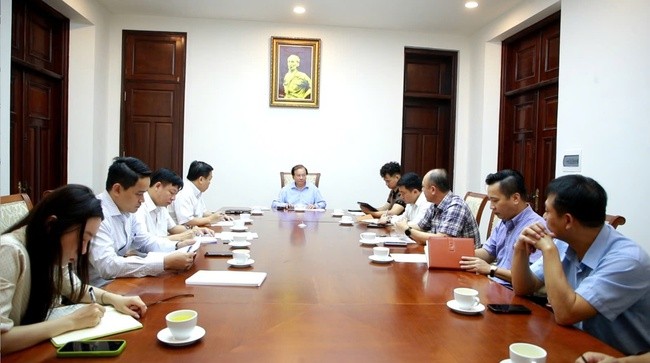 thu-truong-dong-chu-tri-lam-viec-voi-the-thao-1753689871.jpg