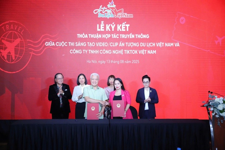 ky-thoa-thuan-du-lich-1755081600.jpg