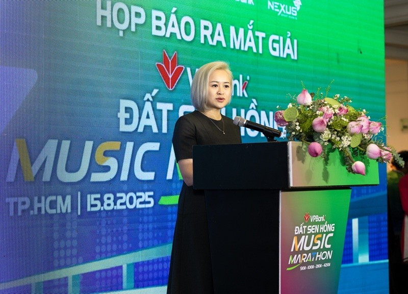 ba-nguyen-thuy-duong-giam-doc-trung-tam-truyen-thong-tiep-thi-ngan-hang-tmcp-viet-nam-thinh-vuong-vpbank-1755270134.jpg