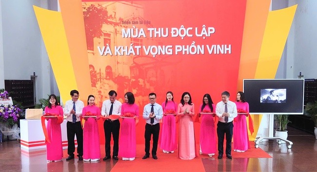 cat-bang-khai-mac-trien-lam-1755242220.jpg