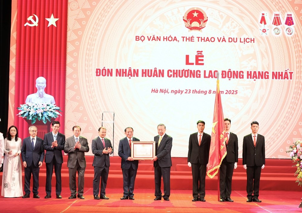 bo-don-nhan-huan-chuong-1755936215.jpg