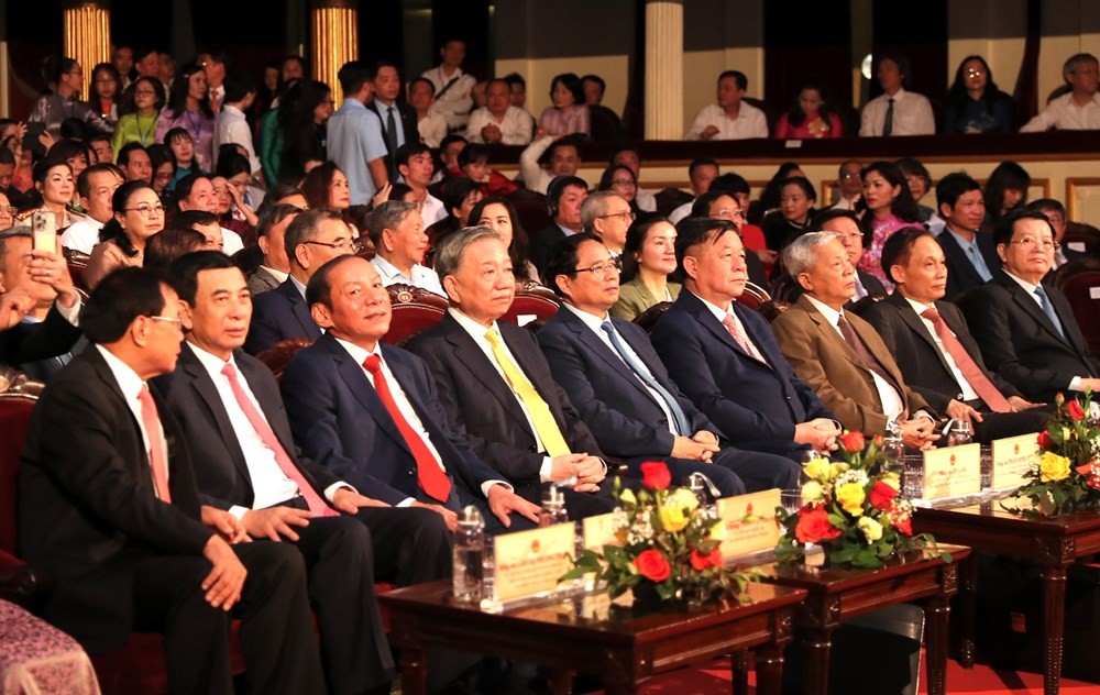 lanh-dao-dang-nha-nuoc-du-le-ky-niem-1755916827.jpg