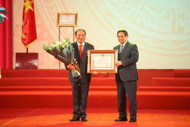thu-tuong-trao-tang-1755922389.jpg