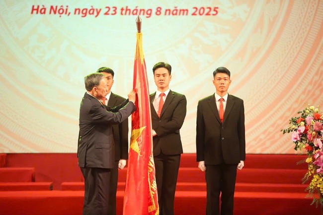 trao-huan-chuong-cho-bo-vh-1755921938.jpg