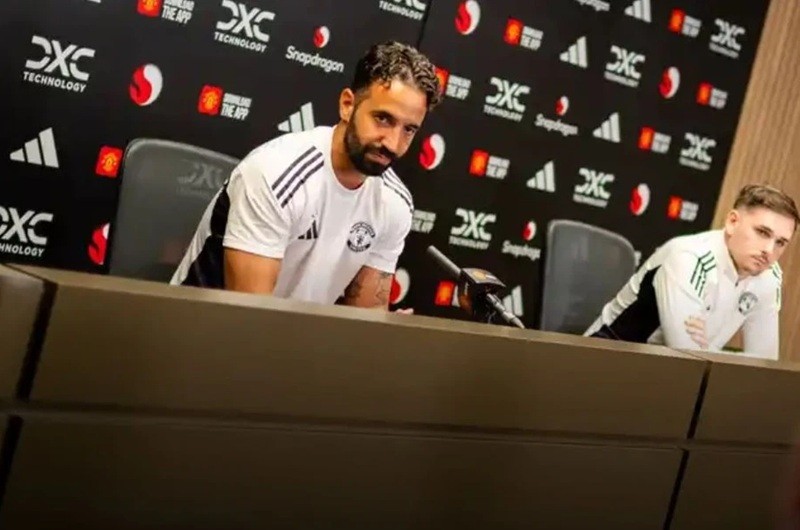 man-united-1756442239.jpg