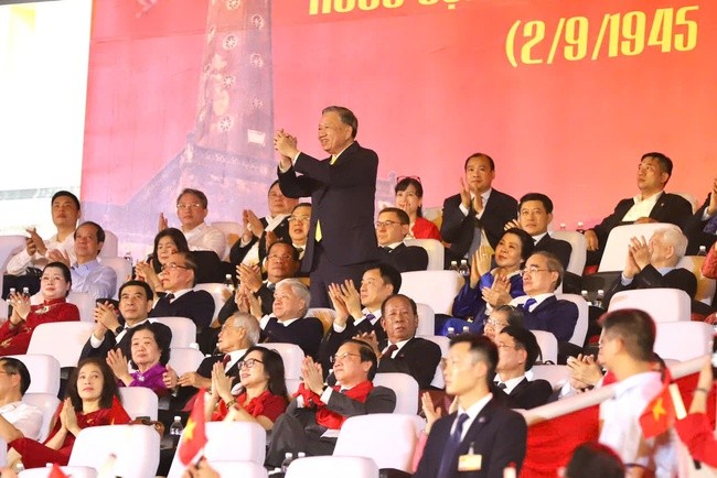 tbt-va-cac-dai-bieu-toi-qua-1756785612.jpg