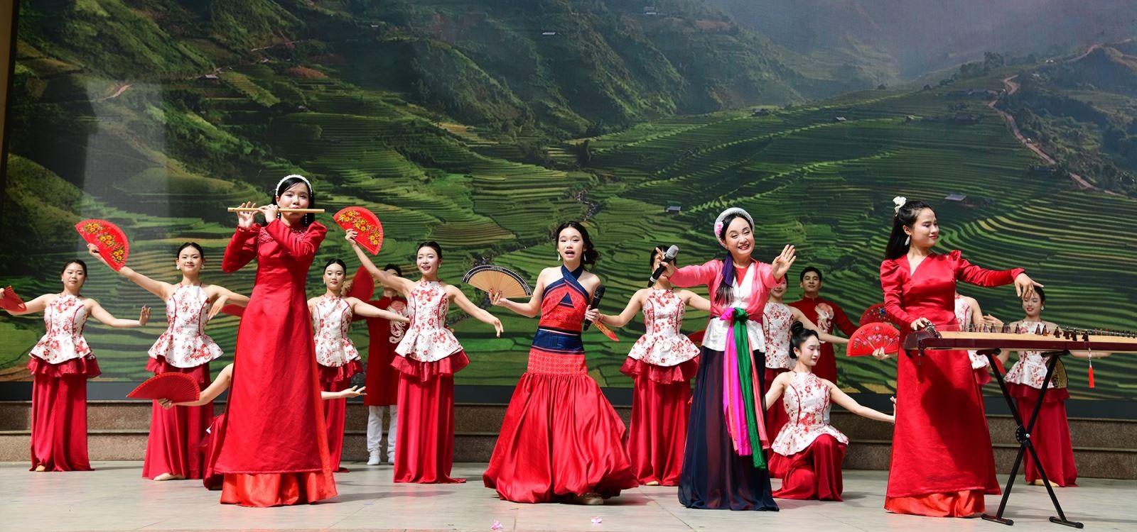 ngheejej-si-thu-huyen-1757981235.jpg