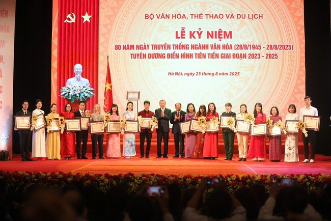 tong-bi-thu-1758621492.jpg