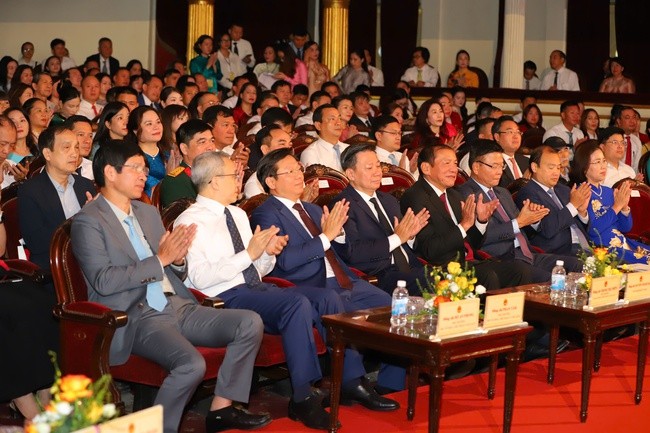 cac-dai-bieu-du-dai-hoi-1758772536.jpg