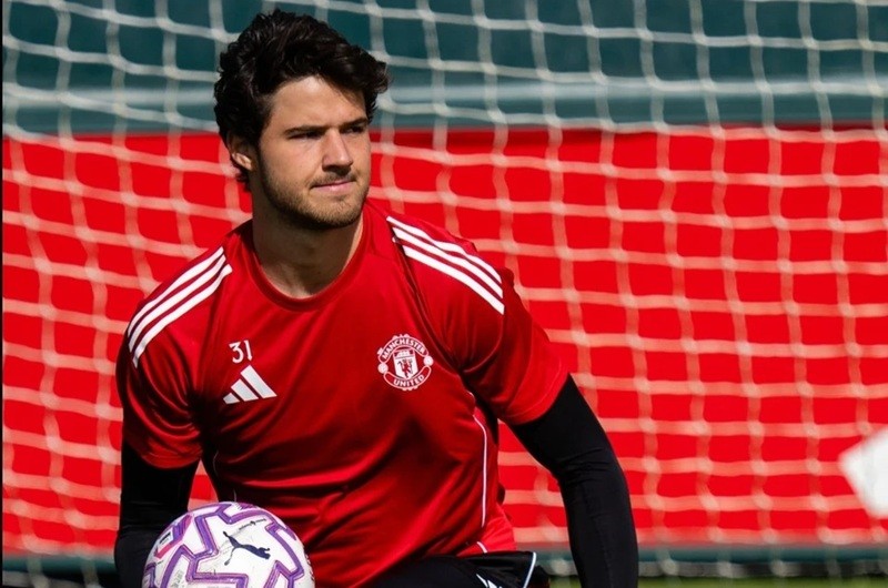 man-united-1-1758847187.jpg