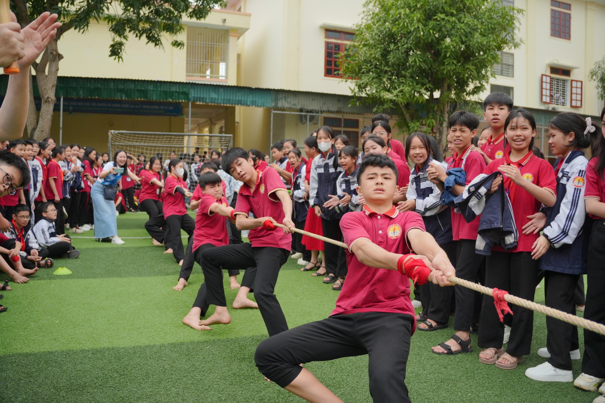 hoc-sinh-tham-gia-cac-hoat-dong-trong-khuon-kho-sang-kien-1759037958.jpg