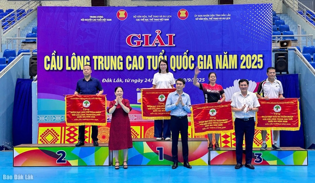 trao-giai-1759283450.jpg
