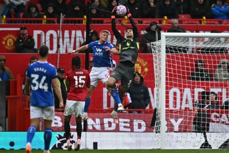 man-united-1759807755.jpg