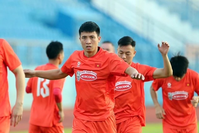 quyet-dinh-bat-ngo-cua-hlv-kim-sang-sik-1759885699.webp