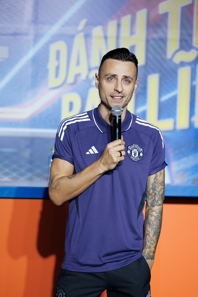 dimitar-berbatov-huyen-thoai-cau-lac-bo-manchester-1760286231.JPG