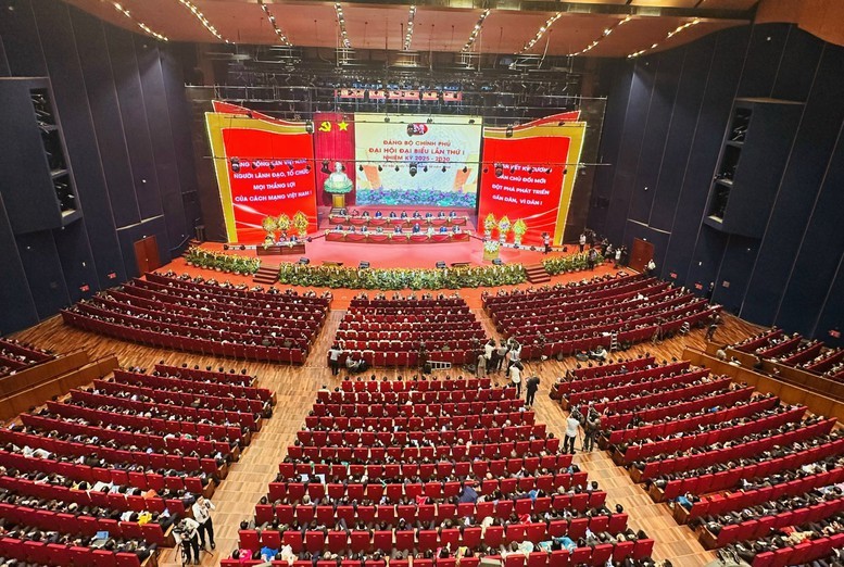 quang-canh-dai-hoi-dang-bo-sang-nay-1760325335.jpg