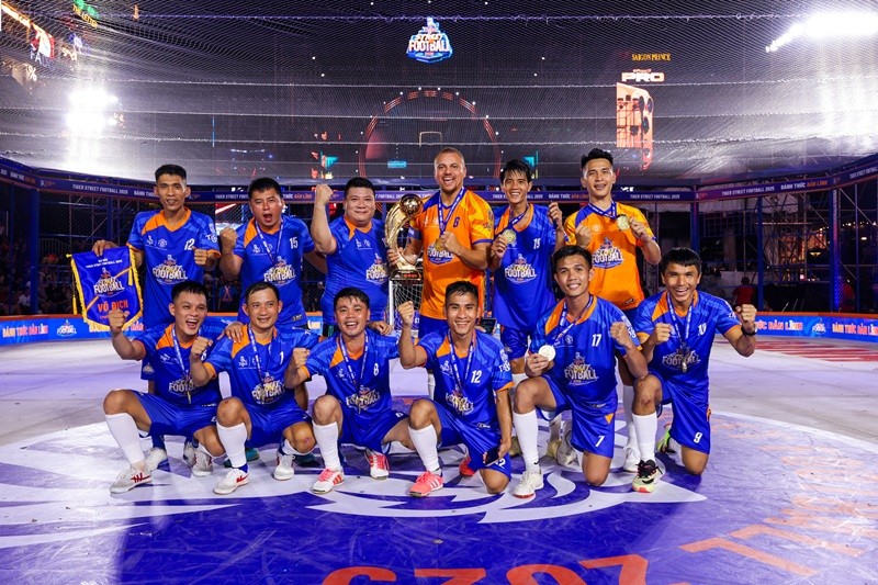 duong-kim-vo-dich-toan-quoc-tiger-street-football-2025-den-tu-mien-trung-hai-truong-fc-2-voi-su-dan-dat-tai-tinh-cua-thu-linh-wes-brown-1760408354.JPG