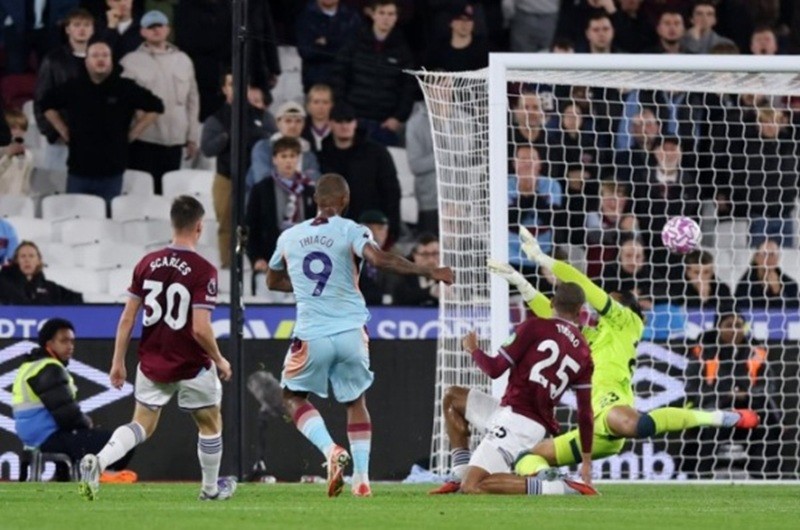 west-ham-thua-1761008150.jpg