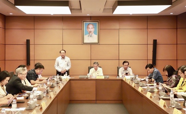 bo-truong-hung-thao-luan-tai-to-1761099327.jpg
