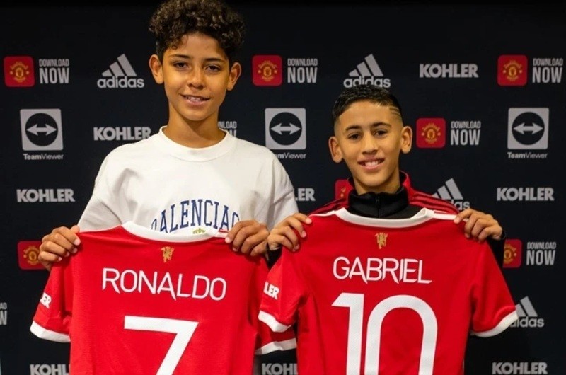 man-united-1761268132.jpg