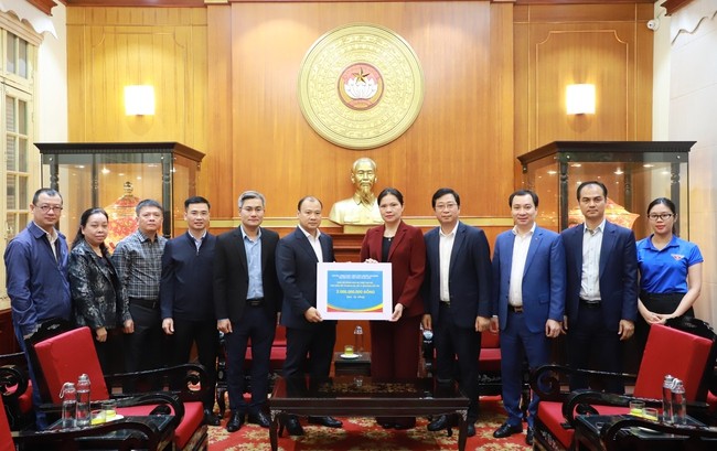 trao-tien-quyen-gop-1761289927.jpg