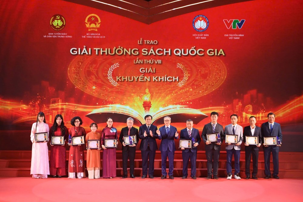 trao-giai-khuyen-khich-1773030617.jpg