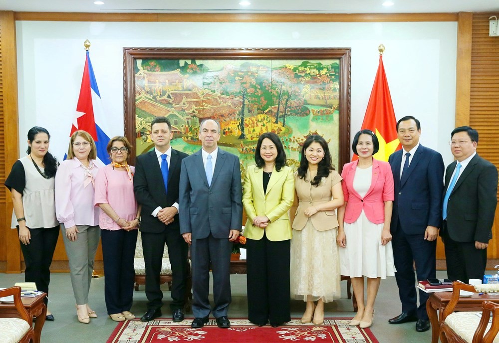 bo-truong-tiep-cu-ba-1778211816.jpg