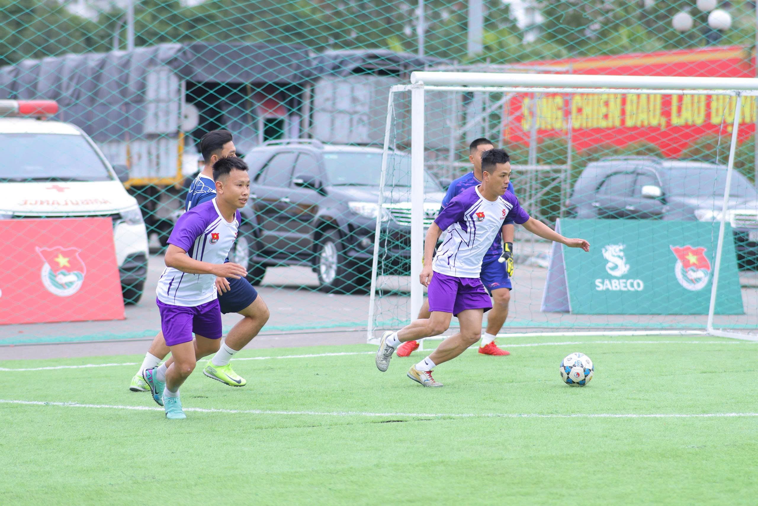 giai-bong-da-cong-dong-trong-khuon-kho-sabeco-sports-hub-tai-bac-giang-nam-2024-1778300907.jpg