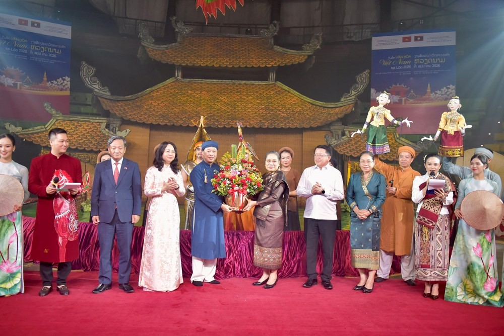 bo-truong-va-cac-nghe-si-1778640579.jpg