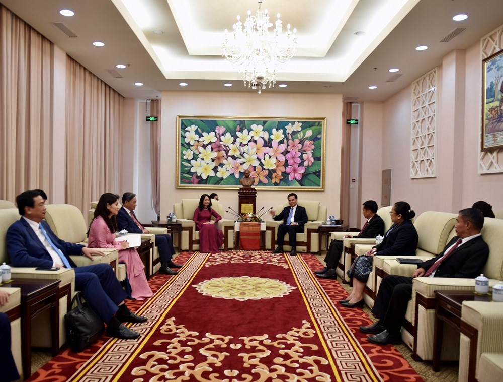 quang-canh-buoi-lam-viec-1778639683.jpg