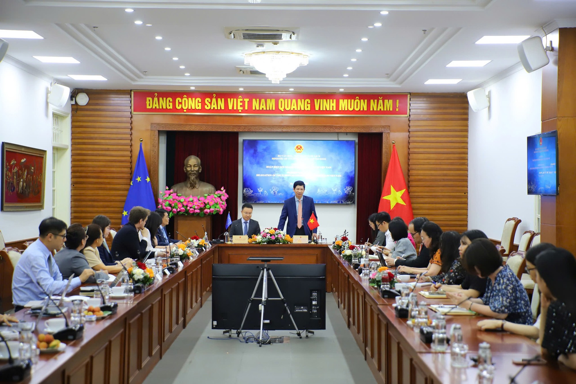 thu-truong-phong-1779351521.jpg