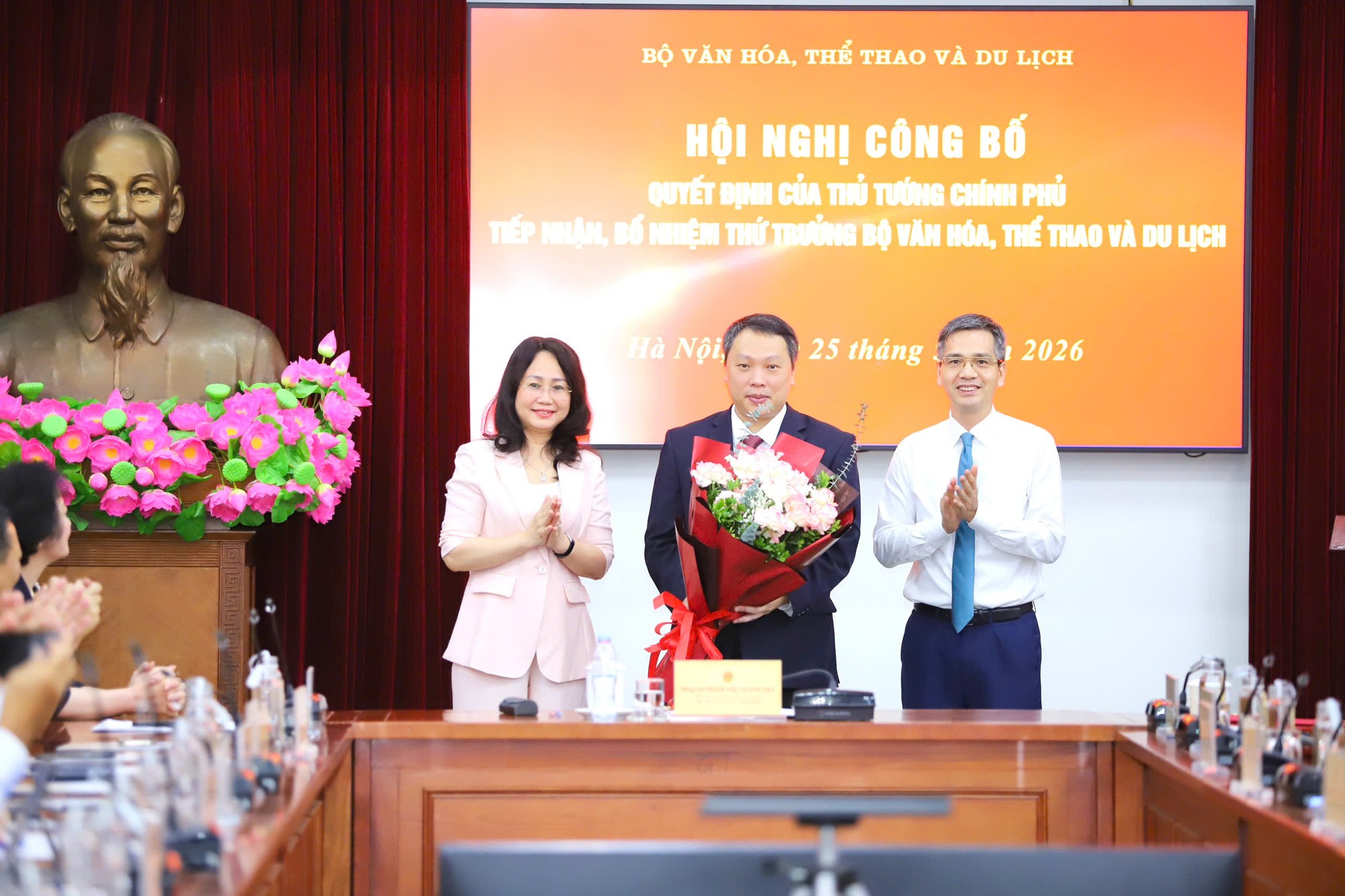 bo-truong-thanh-tang-hoa-1779679328.jpg