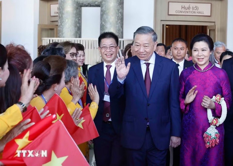 tbt-va-phu-nhan-1780020159.jpg