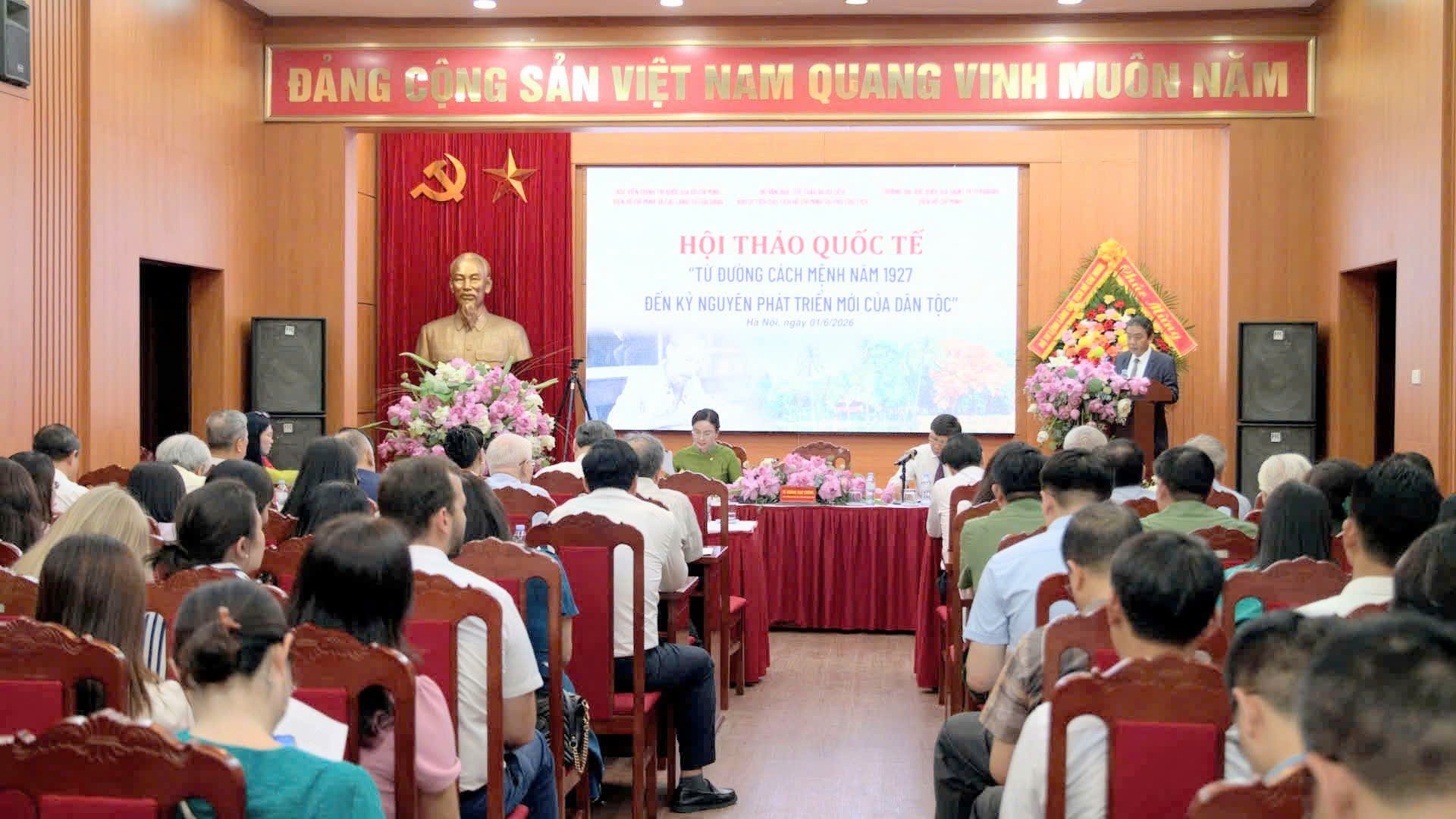 toan-canh-hoi-thao-1780367550.jpg
