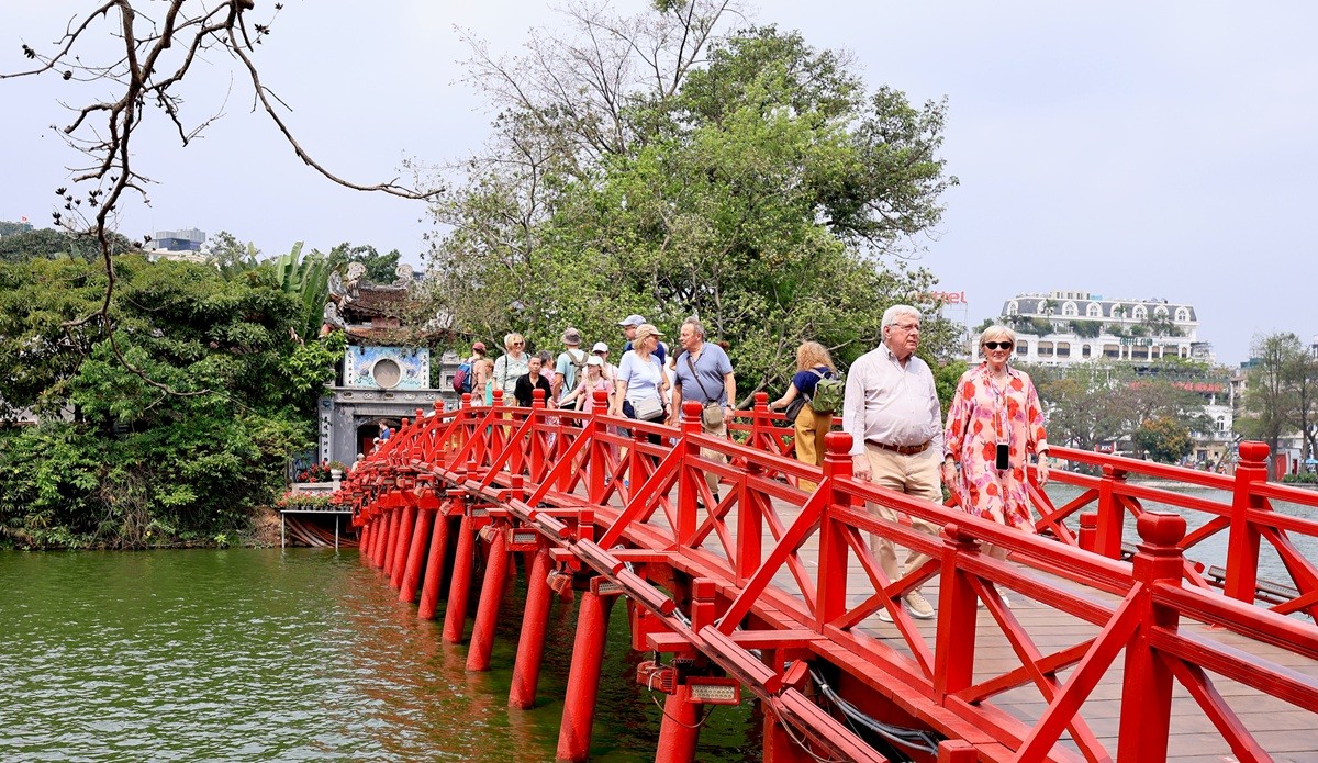 khach-quoc-te-1780552186.jpg