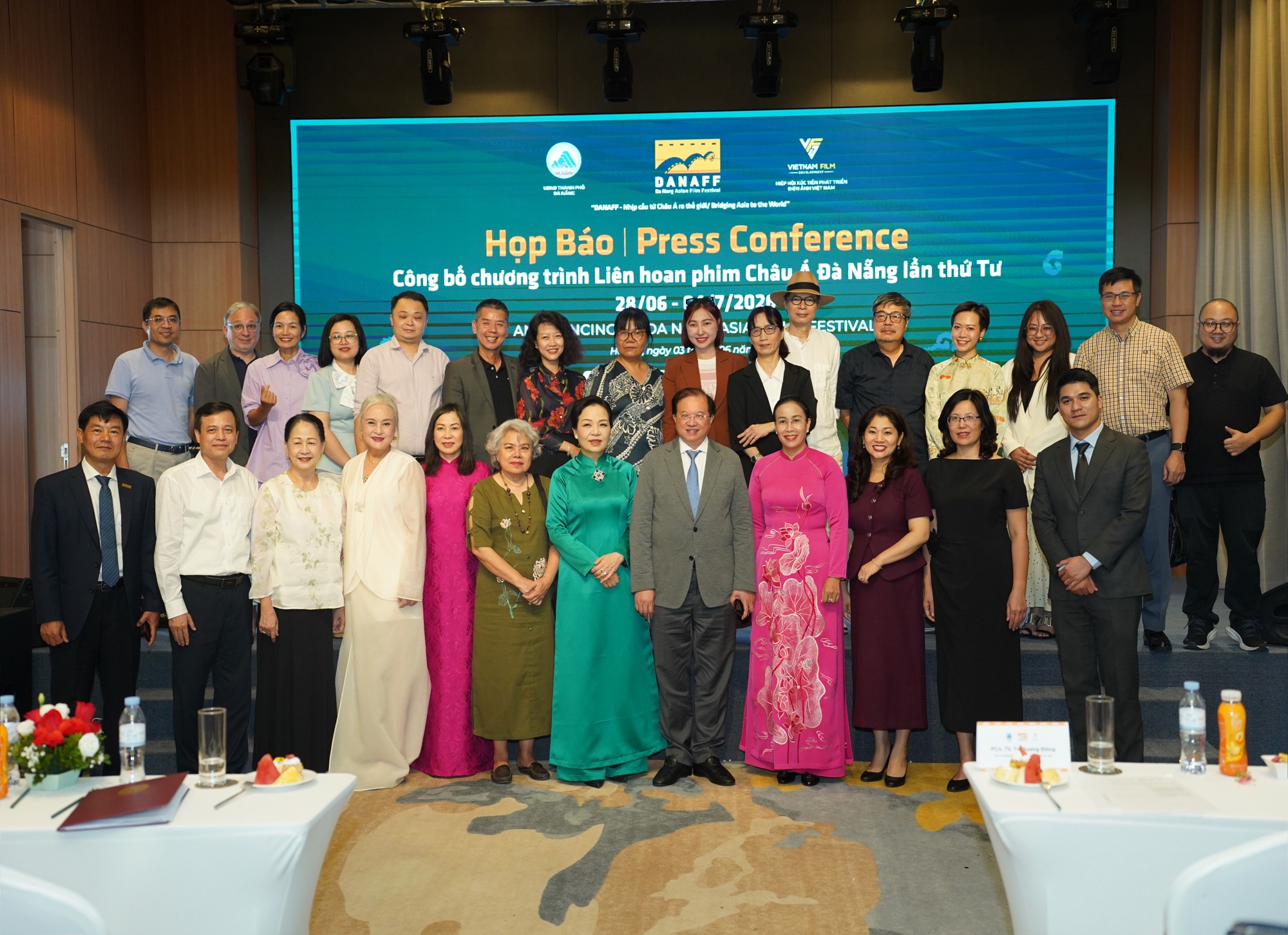 lien-hoan-phim-1780549951.jpg