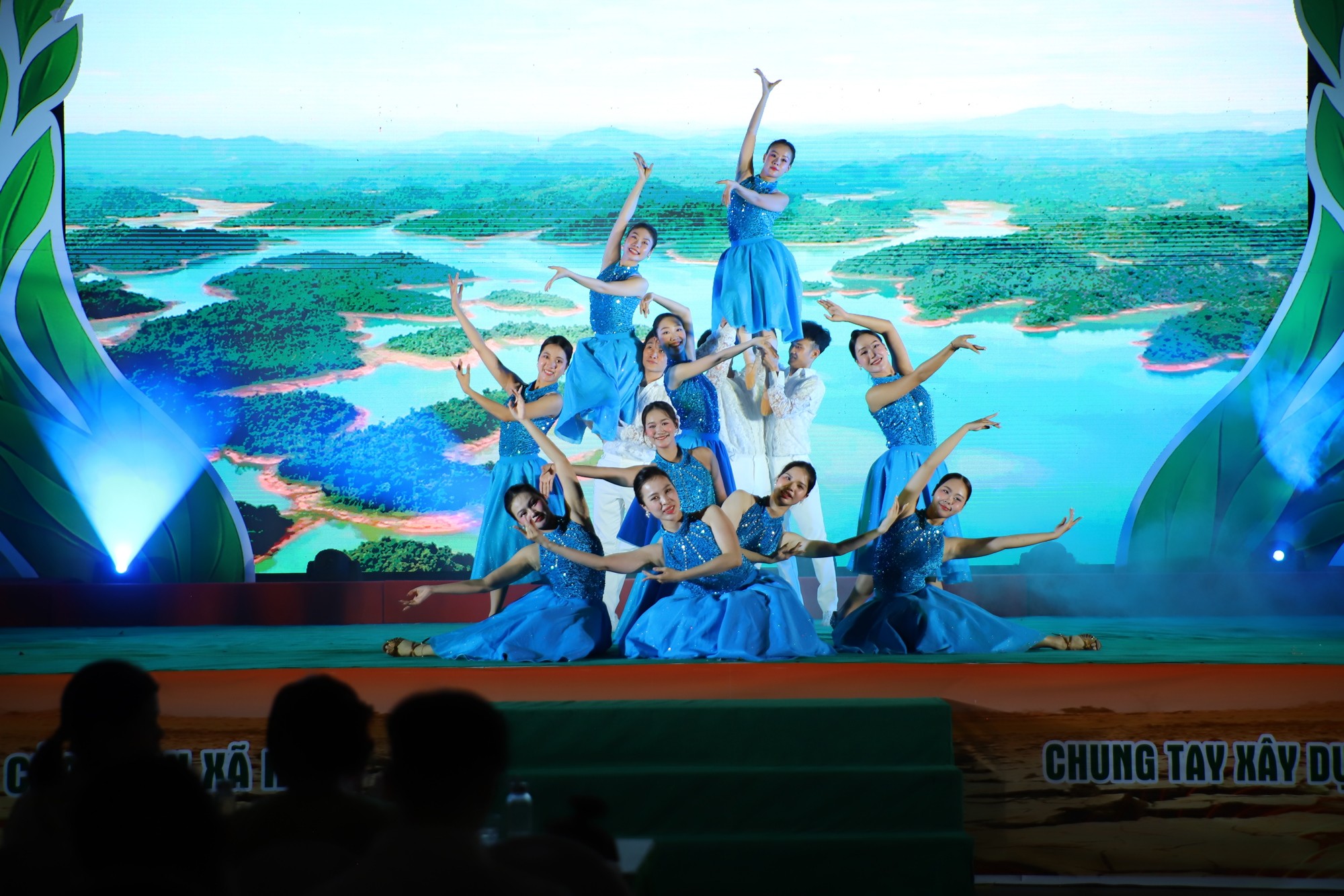 bieu-dien-nghe-thuat-1780911182.jpg