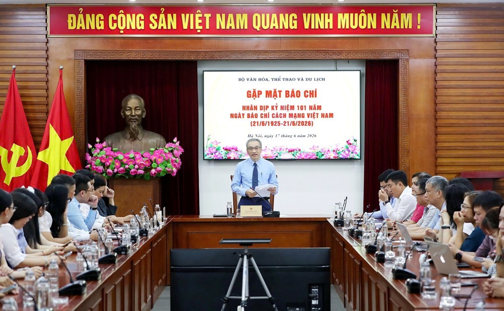 thu-truong-phan-tam-chu-tri-buoi-gap-mat-1781678988.jpg