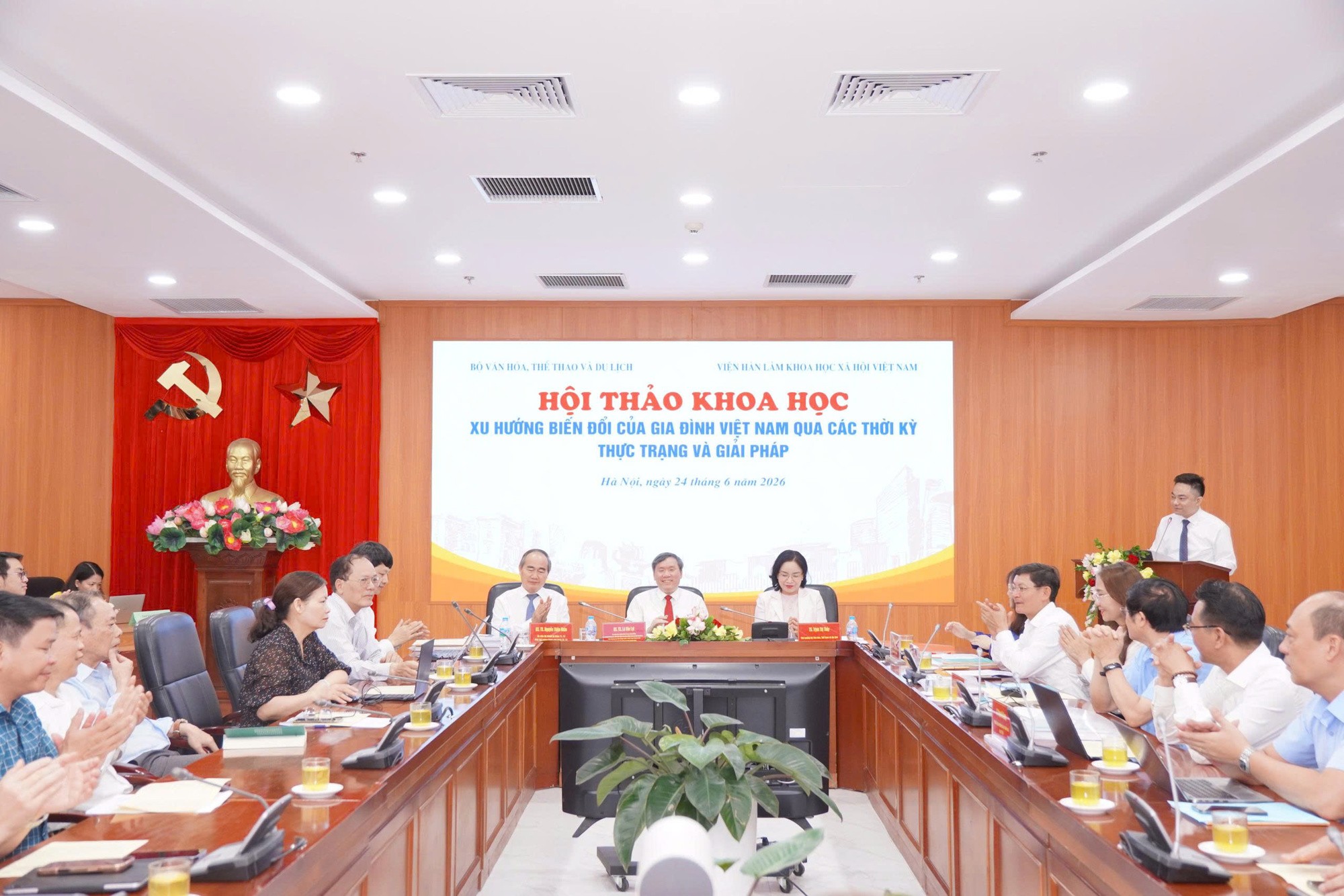 quang-canh-hoi-thao-gia-dinh-1782357617.jpg