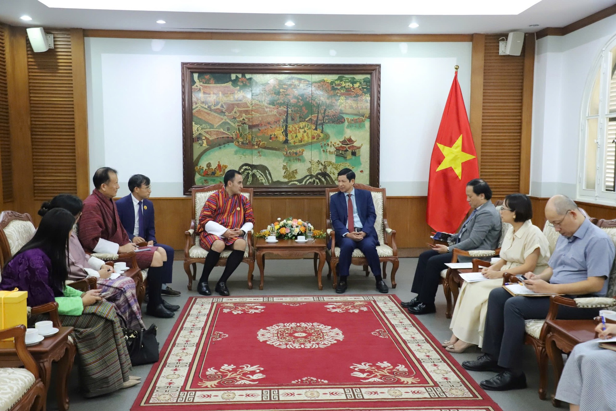 toan-canh-buoi-tiep-thu-truong-phong-1782447230.jpg