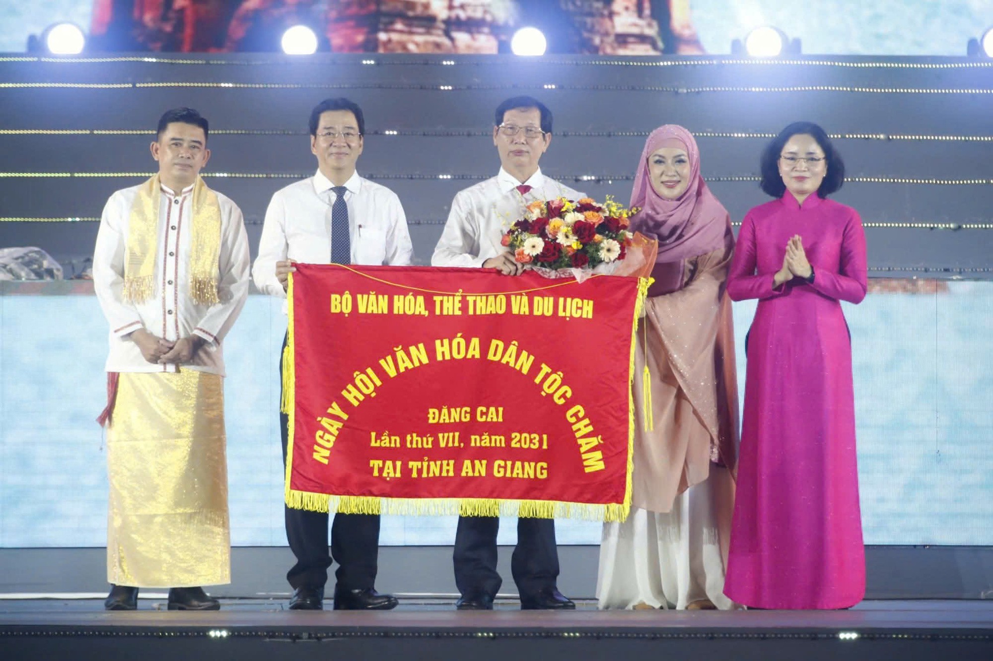 trao-co-dang-cai-1782717862.jpg