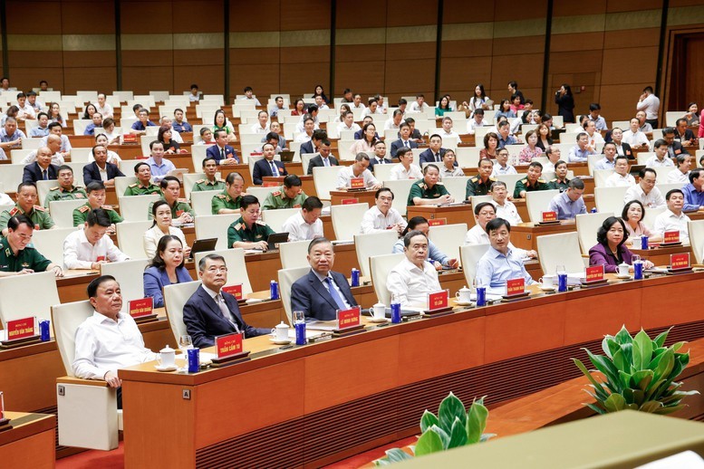 lanh-dao-du-hoi-nghi-1782797991.jpg