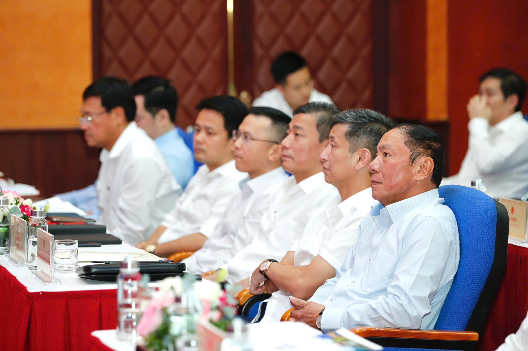 cac-dai-bieu-duwj-hoi-nghi-chieu-qua-1783658169.jpg