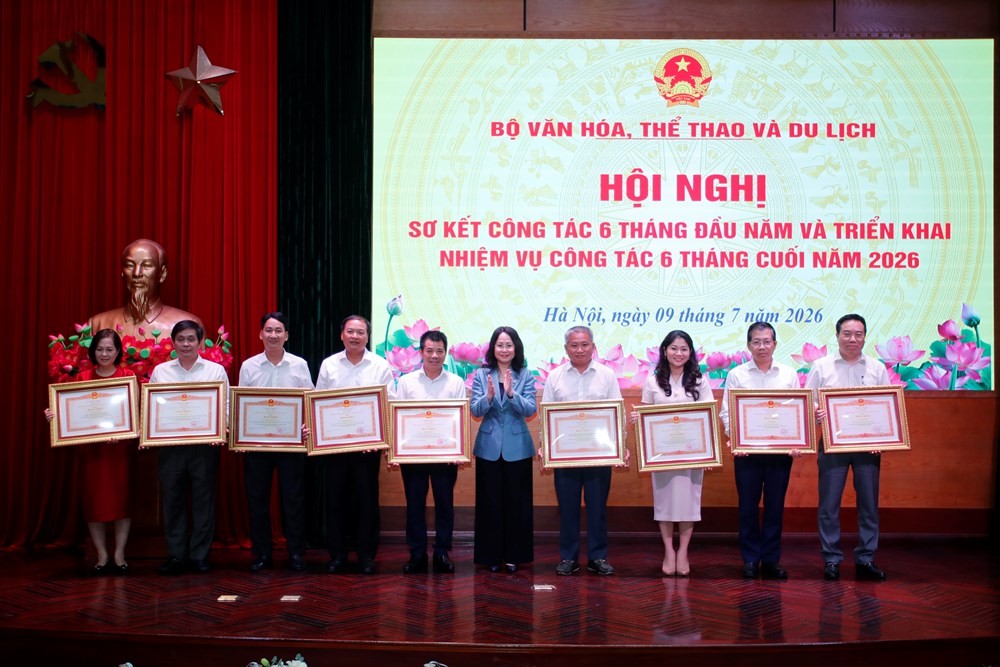 trao-bang-khen-thu-tuong-1783652897.jpeg