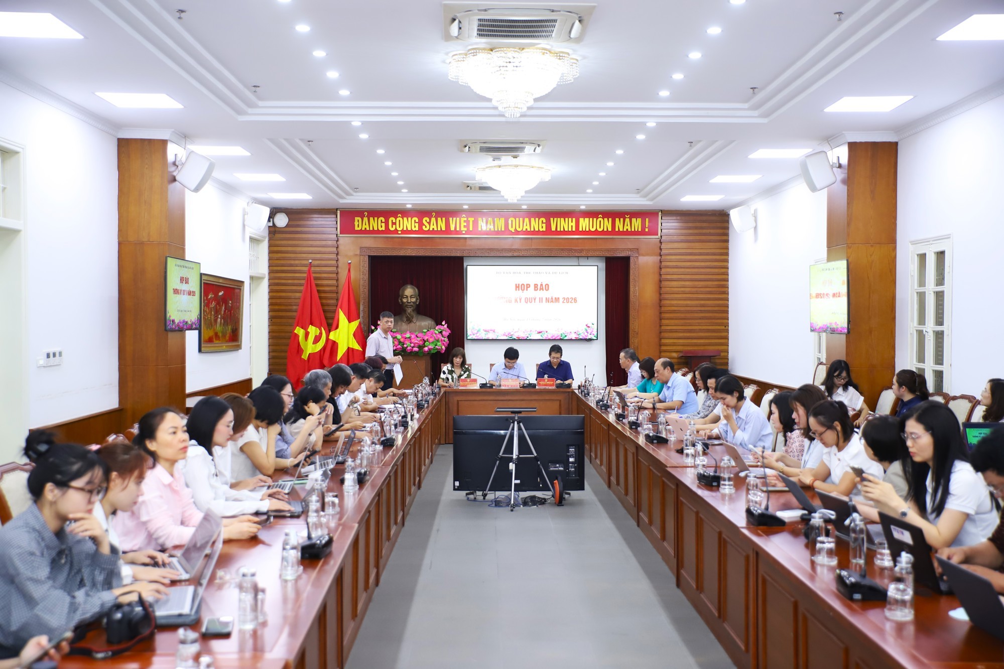 toan-canh-hop-bao-sang-nay-1784099002.jpg