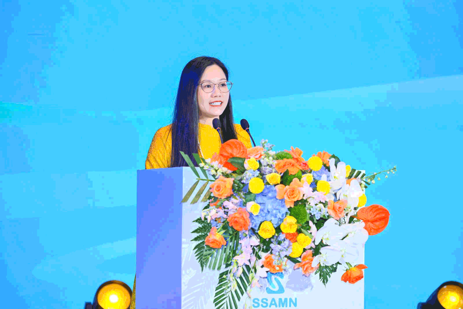 ba-van-1784260299.gif