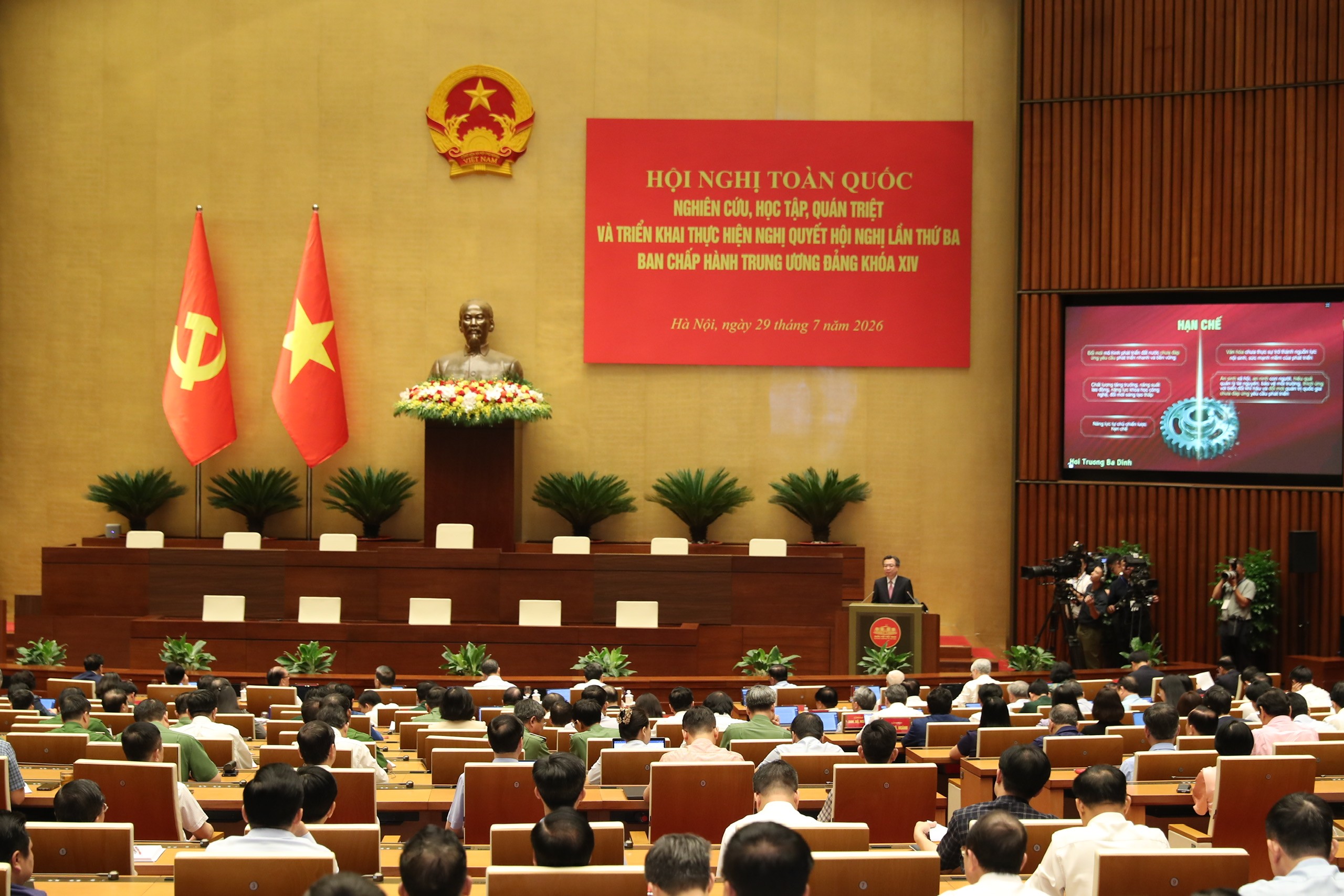 quang-canh-1785292087.jpg