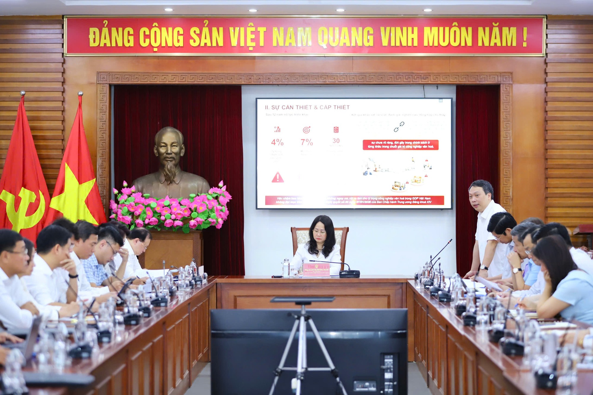 quang-canh-buoi-lam-viec-1785470922.jpg
